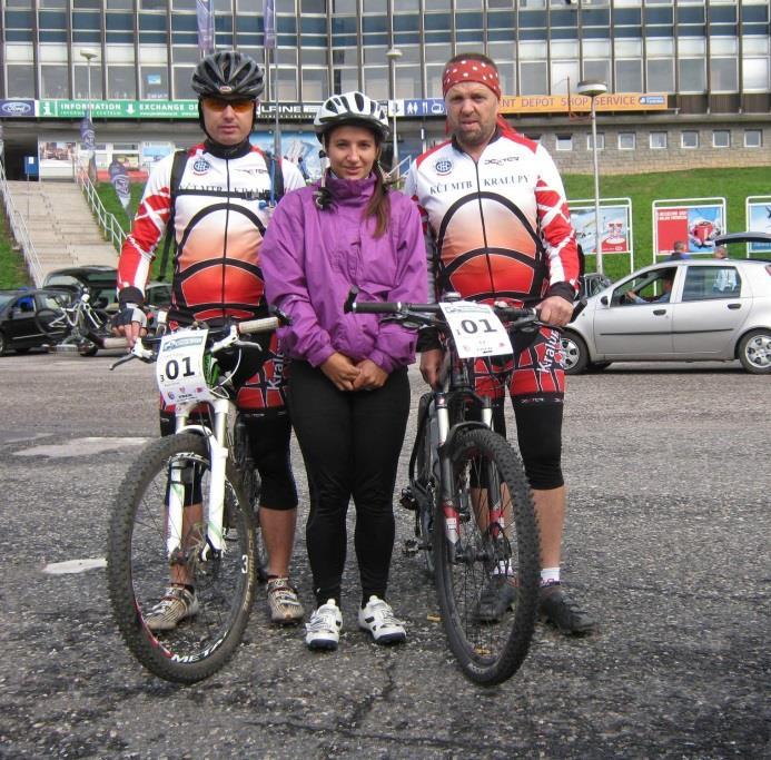 Krkonošská 70 MTB Tento závod trojic se loni líbil a tak se hlásí loňský tým ve stejném složení Zdeněk, Romča a Karel (nikdo jiný nenašel odvahu).