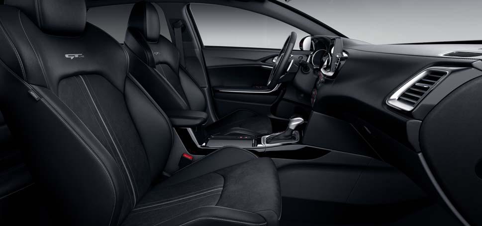 STANDARDNÍ INTERIÉR GT LINE Standardní interiér GT Line je vybaven elegantním černým čalouněním sedadel tkaninou a umělou kůží.