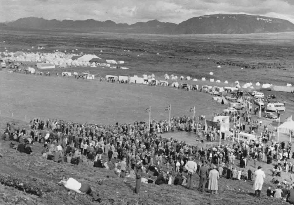 Íþróttirnar vakna 1943-1962 Einu sinni á Íslandsmóti var ég að keppa gegn Ármanni, syni Lárusar Sal. Við settum þá alveg niður í þremur síðustu spilunum og unnum tvísýnan leik.