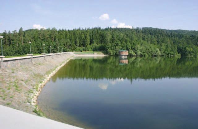 Zakroužkujte správnou odpověď. a. rozdělující koridory b. cenné prostředí c. spojující koridory d.