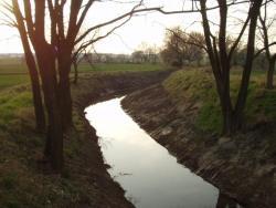 odpovídající kolaudačnímu stavu. Spodní hrana mostovky je na kótě 196,20 m n.m.hladina Q100 je na kótě 196,42 m n.