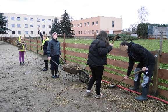 Odměnou za kvalitně odváděnou práci je nejen náš dobrý pocit, ale i kamarádství se zdejšími zvířátky.