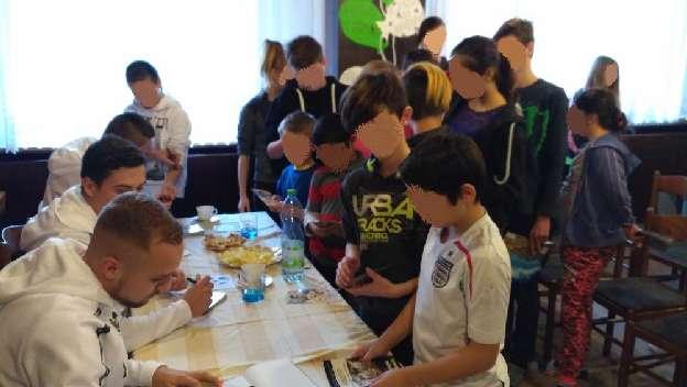 Největší smích a potlesk sklidil Honza Shejbal, který na otázku Jaký předmět jste měl nejraději? odpověděl Ředitelské volno a přestávky. Setkání proběhlo v pohodové atmosféře.