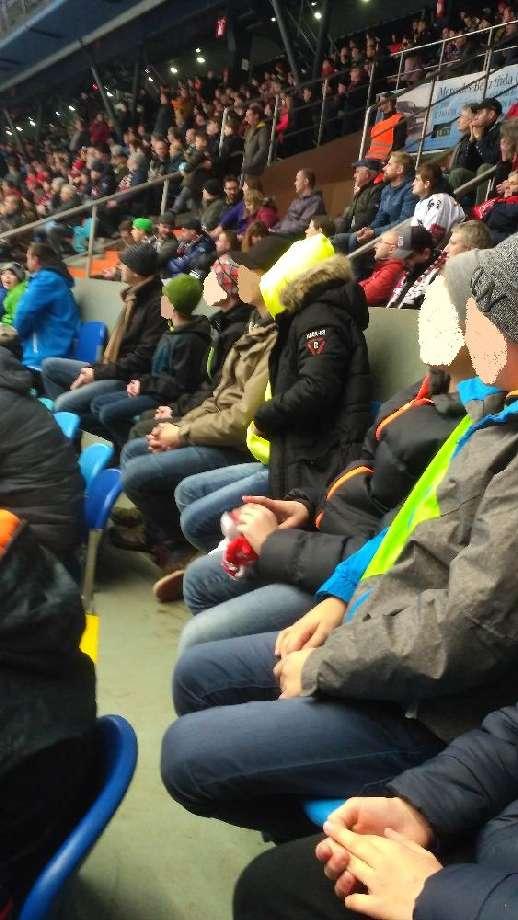 prosince / Zimní stadion HK Čeká nás totiž beseda s hráči Mountfieldu HK a tak jsme si je přišli prohlédnout v akci.