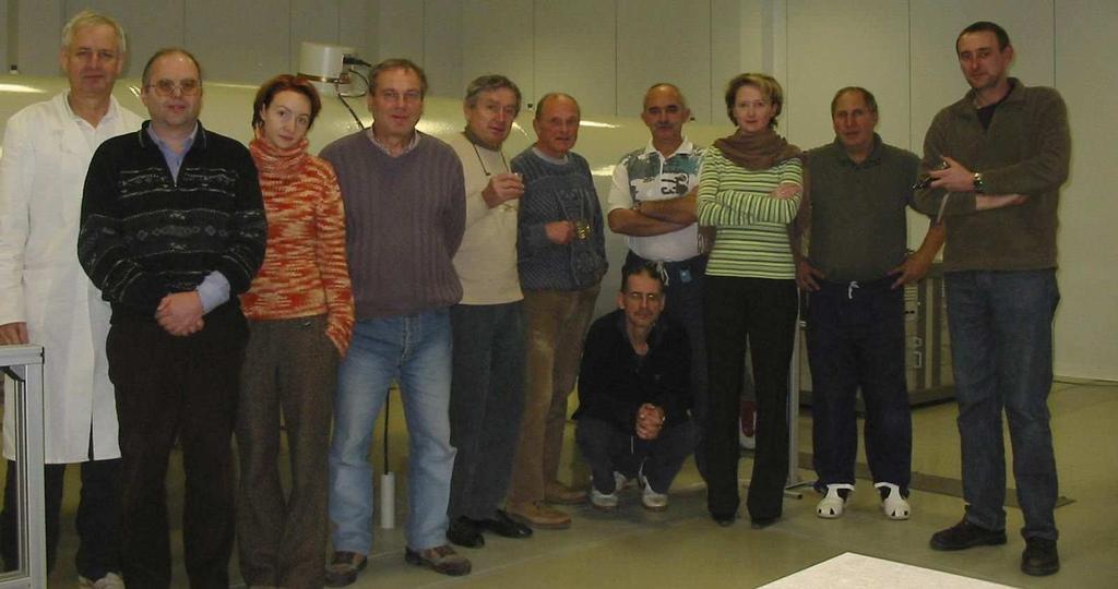 Široké spektrum a rozsah energií iontů z nového urychlovače Tandetron umožní detailní studium procesů jako je excitace atomů a s tím spojená emise charakteristického röntgenova záření, desorpce atomů