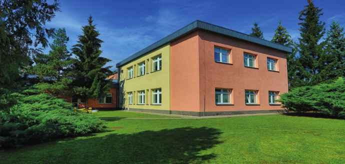 Revitalizace školní zahrady může být realizována díky finanční podpoře z Programu Zahrada hrou Nadace Proměny Karla Komárka, která umožňuje školkám proměnit jejich zahrady v inspirativní prostředí,