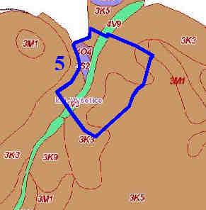 Příslušnými lesními typy jsou 3K3 (Kyselá dubová bučina biková na mírných svazích), 3K5 (Kyselá dubová bučina borůvková na hřbetech a horních