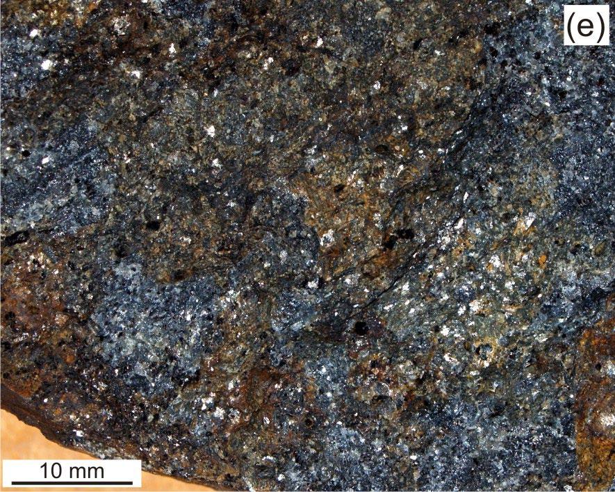 Amfibol většinou dominantním minerálem tvoří cca 80 mod. %. Nejčastěji Obr.