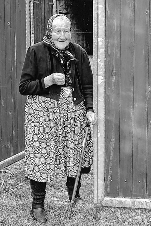 Wot fararja Mateja Handrika bu wukřćena a konfirměrowana. Jeje nan zemrě njejapcy w lěće 1933. W lěće 1944 wuda so do Mułkec na ratarja Pawoła Kowala.