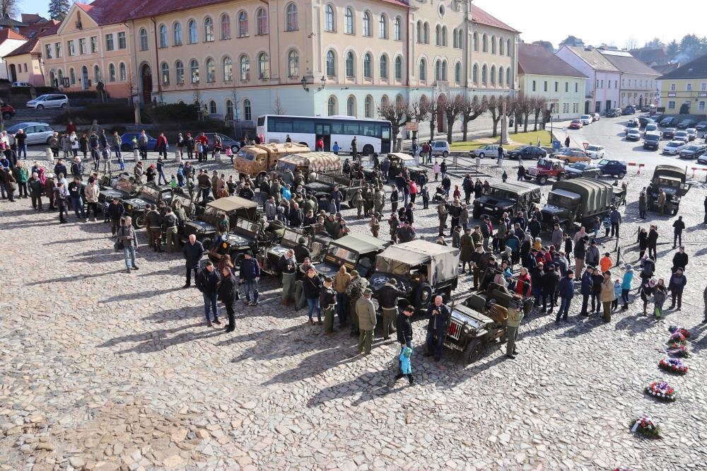 Sve tlo do cele ho př ípadu zka zy bombařde řu př inešly ješ te př edtím vy zkumy Jiř ího Koloucha z Přa dla, kteřy v míštech třage die