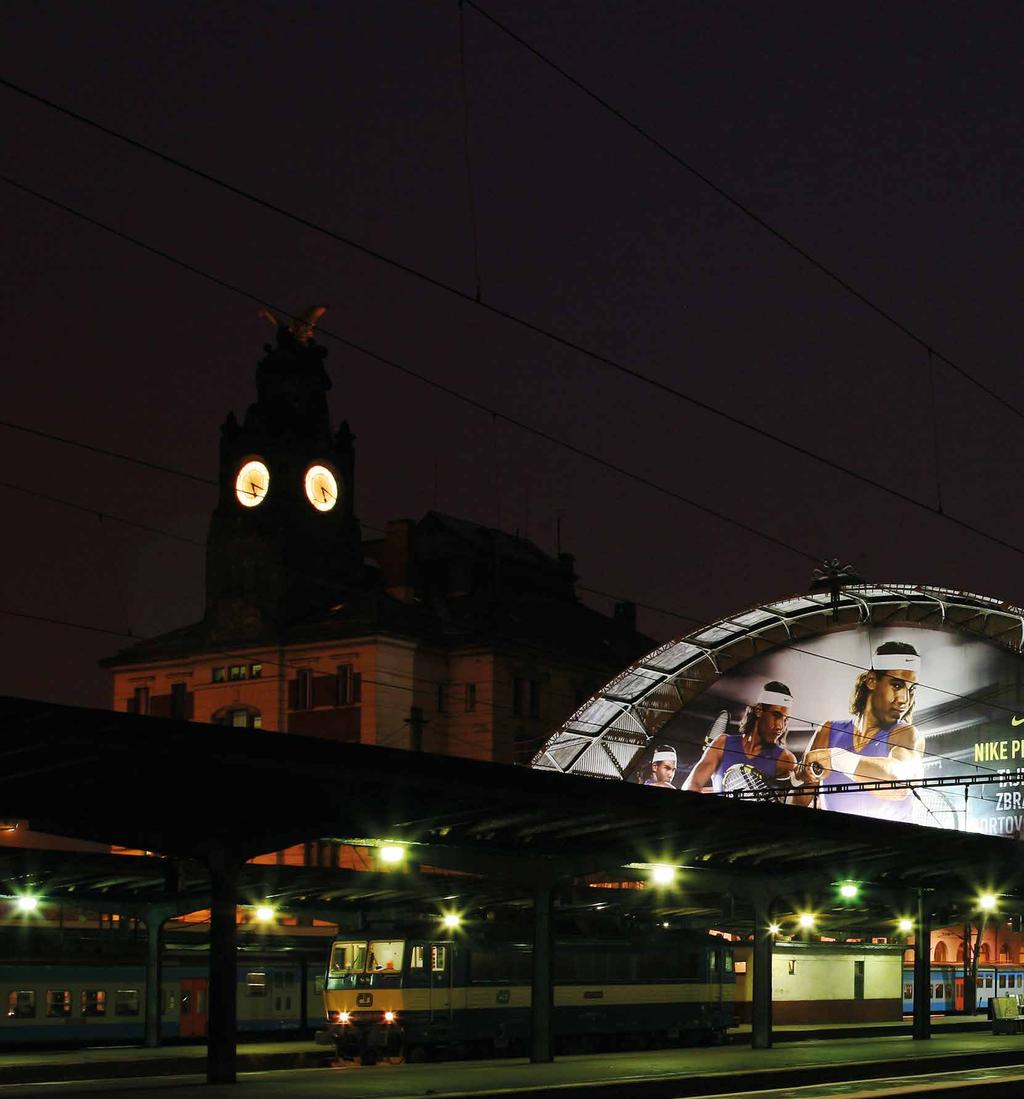OBSAH 03 01 Úvod 03 O společnosti 04 Reklamní nosiče 06 Billboardy 08 Bigboardy 10 Železniční mosty 12 Plachty 14 Závěsné bannery 16 Variapostery 18