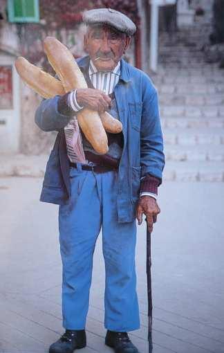 městečko, kašna s pitnou vodou.