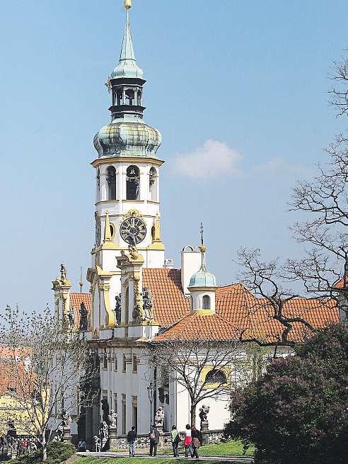 Česká republika 17. června 2016 29 Loreta září Pražskýmsluncem Zbožná kněžna před 390 lety založila Svatou chýši.