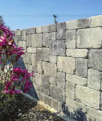 CAKE BLOCK IN Zdařilá imitace haklíkového zdiva určená pro výstavbu okrasných zdí a menších zídek. Dle výšky stavby lze volit mezi suchým a mokrým zděním.
