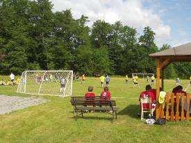 Číslo 21/ Strana 2 LOKOMOTIVA CUP 2007 O pouťové sobotě 16. června se konal na hřišti II. ročník turnaje v malé kopané LOKOMOTIVA CUP 2007.