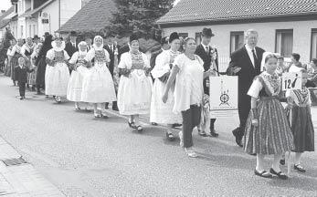 6 oktober 2011 Hornjoserbja z hosćom w Delnjej Łužicy Njedźelu, 28. awgusta, wobdźěli so Ćiskow ske kulturne towarstwo z předstajenjom serbskich křćiznow na 19.