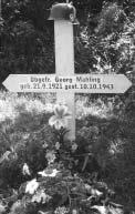 43: Das Urteil, das noch nicht ausgesprochen war, als H. Koehn abfuhr, und das er sicher gern wissen möchte: Ich bestra fe den Obergefr. Mahling mit drei Tagen verschärftem Arres t, weil er 1. am 25.