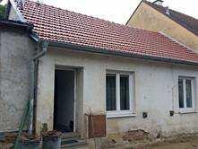 Prdej rdinnéh dmu 92 m², pzemek 53 m²karlvská, Dlní Kunice 1 200 000 Kč Exkluzivně nabízíme k prdeji jednpdlažní, cihlvý dům veliksti 2+1 a zastavěné plše ř2 m2 nedalek centra města.