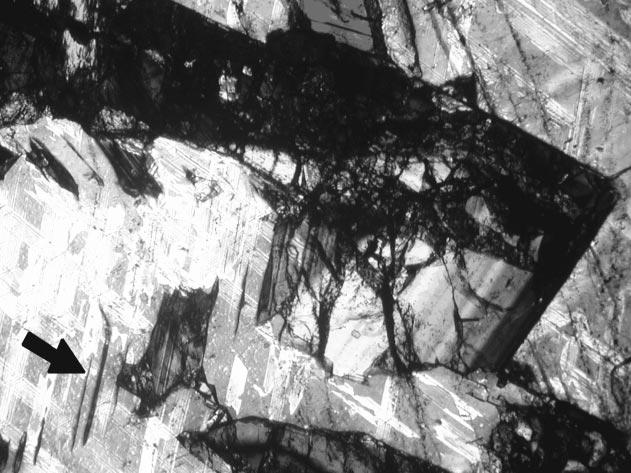 98 STUDIUM OPTICKÝCH ANOMÁLIÍ V GRANÁTECH Z CA-SKARNÙ BRNÌNSKÉHO, ŠUMPERSKÉHO A ŽULOVSKÉHO MASIVU Study of optical anomalies in garnets from Ca-skarns in the Brno massif, Šumperk massif and Žulová