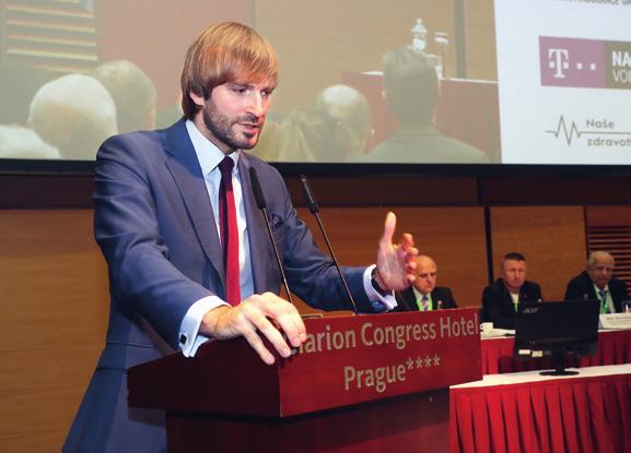 MLADÍ LÉKAŘI Podle ministra Vojtěcha má odchodům lékařů zabránit závazek zůstat až čtyři roky v Česku Úbytku lékařů má zabránit závazek, že zůstanou po skončení studia tři až čtyři roky pracovat v