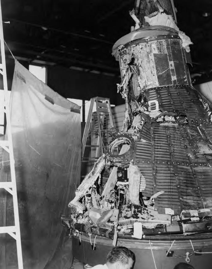 NASA musela dát dohromady kusy první kabiny projektu Mercury poté, co její nosná raketa Atlas při cvičném letu explodovala. Kabina byla naštěstí bez posádky na palubě.