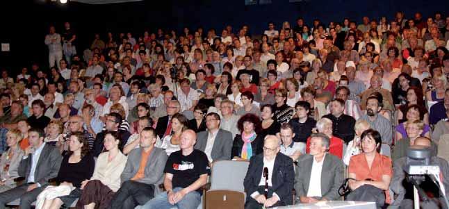 5. Popularizační a propagační činnost Účastníci Evropského festivalu filosofie ve Velkém Meziříčí v červnu 2011 Z významnějších výsledků popularizační činnosti uvádíme např.: Století rozumu.