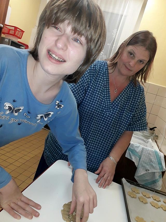 Ověřili jsme si, že nezáleží na tom, co kdo dělá a v jakém oboru pracuje, protože lidi různého věku a různých profesí může spojit obyčejné přátelství. Stačí jen, že si zkrátka padnou do oka.