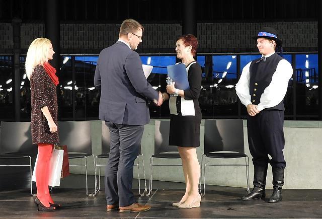řádné výsledky ve prospěch osob s handicapem, které jí předali na slavnostním večeru 3.