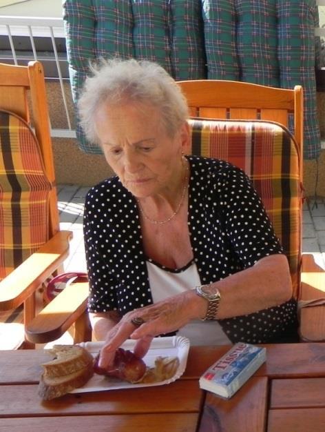 Grilovačka Krásné letní dny rádi využíváme k posezení v naší pergole a ke grilovačkám.