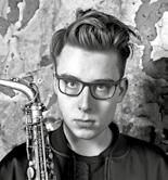 Tento soubor překračuje s obrovskou lehkostí hranice hudebních žánrů a do crossoverové oblasti (etno, klasika, jazz) přináší své originální pojetí. Koncert pro širokou veřejnost.