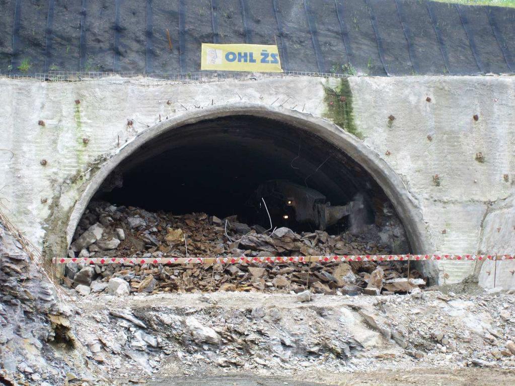 Ražby na tunelu byly úspěšně dokončeny v měsíci červnu roku 2014, fotografie ze slavnostní prorážky kaloty je na obrázku č. 6.