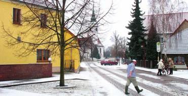 Milana Hrabala měješe na tutym dnju premjeru. Basnik ju w originalu a M. Vettraino w serbskim přełožku recitowaše. Měšćanski Kvintet zaspěwa Krawcowe twórby.