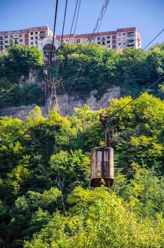 Starobylá lanovka v Chiatuře Další místa k vidění kolem Kutaisi: Klášter Gelati hezký klášter na seznamu UNESCO