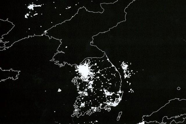 Správní komunisté vlastně vůbec nenakupovali. Společnost, kterou Kim Ir-sen stvořil, byla natolik antikonzumní, jak jen to bylo ve dvacátém stoleté možné.