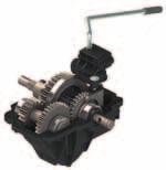 140-160 ot/min) 1 rychlost vzad 6 nožů Ø 20 mm+boční disky (součásti balení) 5 kg Briggs a Stratton CR950, vz. filtr v olejové lázni 208 ccm 4,2 KW do 600 ot.
