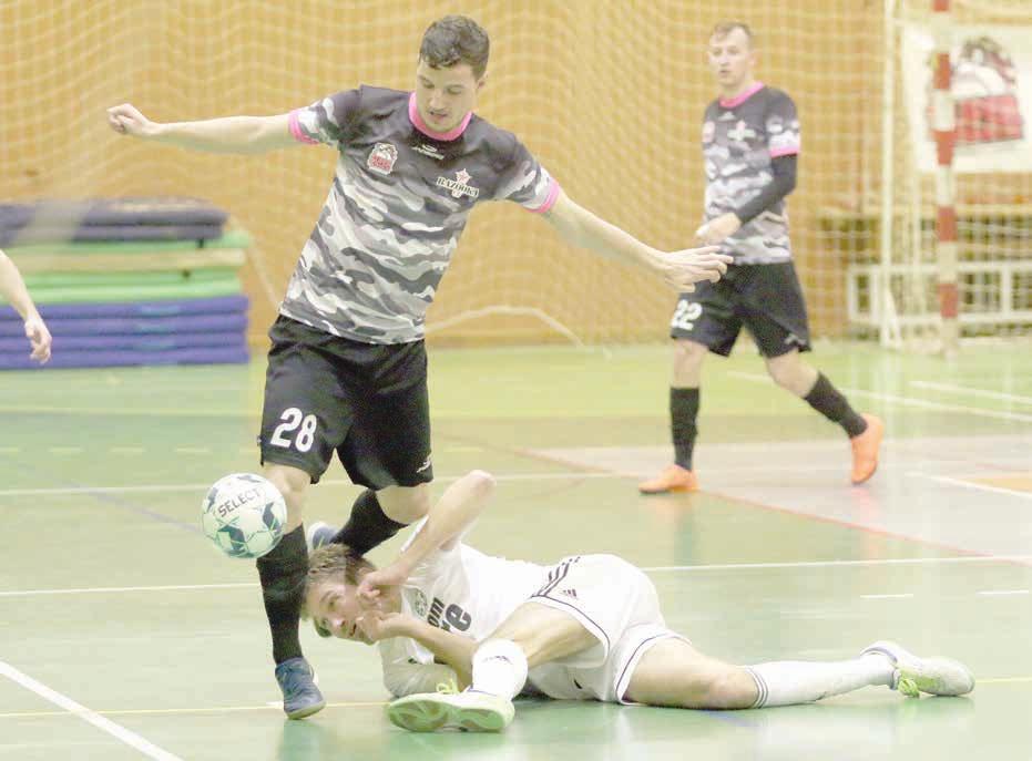 HOKEJ: Hokejisté Uherského Ostrohu deklasovali v derby Brod na jeho ledě 10:1! STR. 20 FOTBAL: ČSK Uh. Brod rozstřílel třetiligový ANKETA: Mlýnková neobhájí, kdo usedne na sportovní trůn Kunovic?