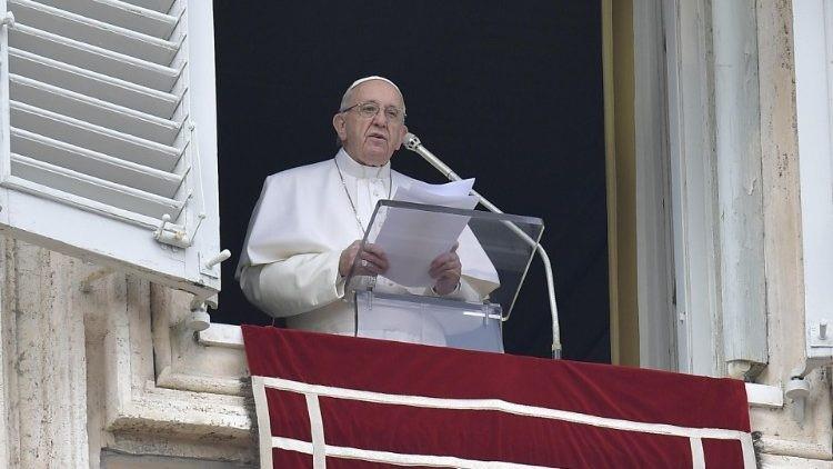 PROMLUVA SV. OTCE... Při křtu ukazuje Ježíš svůj vztah k lidu a k Otci promluva před polední modlitbou Anděl Páně Náměstí sv. Petra v Římě, 13. 1. 2019 Drazí bratři a sestry, dobrý den!