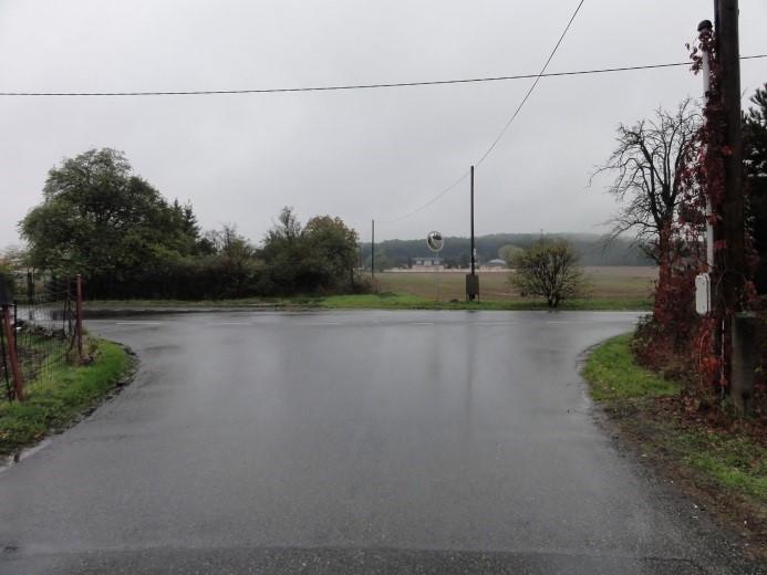 o snížení dovolené rychlosti na 30 km/h a instalaci zpomalovacích prahů. Identifikované riziko č.