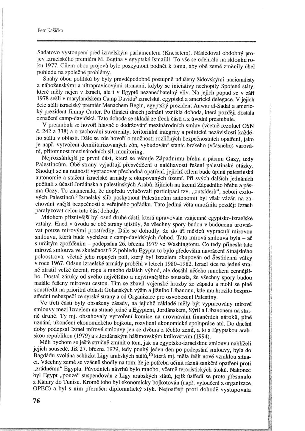 Petr Kašička Sadatovo vystoupení před izraelským parlamentem (Knesetem). Následoval obdobný projev izraelského premiéra M. Begina v egyptské Ismailii. To vše se odehrálo na sklonku roku 1977.
