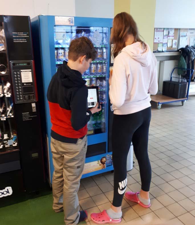 happysnack Školní parlament se zasadil o umístění automatu na zdravou svačinku i do naší školy. Složení výrobků zdravé výživy je sestaveno a kontrolováno profesionálními nutričními terapeutkami.