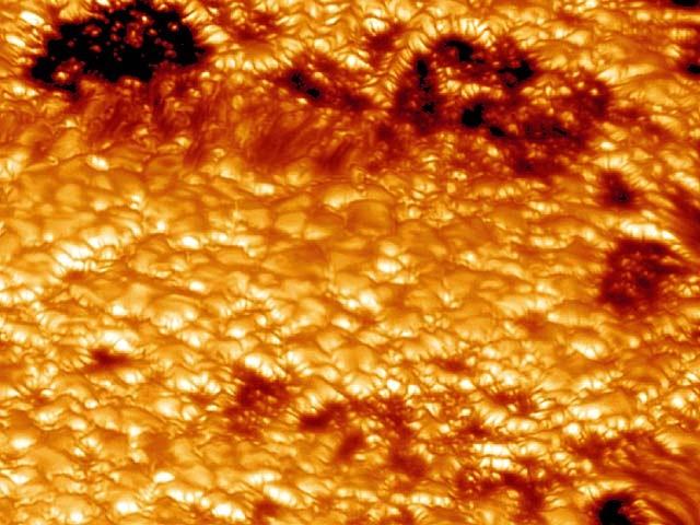 Slunce zblízka Vřící povrch probublávajícího plazmatu granulace to plazma čtvrté skupenství hmoty, směska elektricky nabitých částic