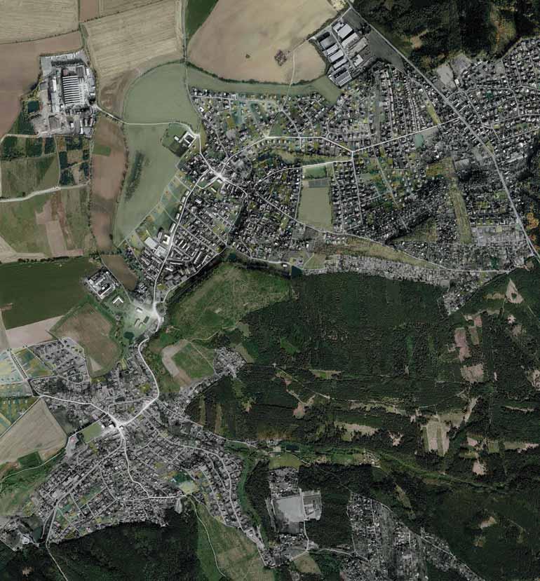 Ideální satelit Ideální satelit jako součást projektu Culburb kultura na hraně se stal odrazovým můstkem komunitní práce v obci, která vyústila ve 4 instalace, v řadu jednání s veřejností, která