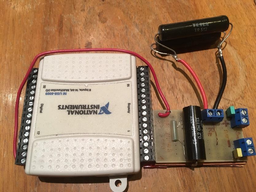 10.2. Změna způsobu testování, první poznatky z měření Novým měřicím přístrojem byl zvolen datalogger od National Instruments NI-USB-6009 s programovatelným uživatelským prostředím od LabVIEW a