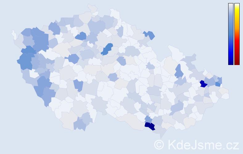 A) Jméno vzniklo podle toho, že někdo byl někde nový :.