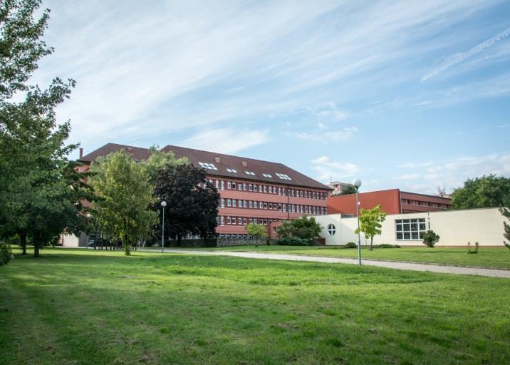 GYMNÁZIUM JANA BLAHOSLAVA IVANČICE, PŘÍSPĚVKOVÁ ORGANIZACE Lány 2, 664 91 Ivančice VÝROČNÍ ZPRÁVA ZA ŠKOLNÍ ROK 2017/2018 Č.j. Vypracoval GJB/607/2018 Ing.