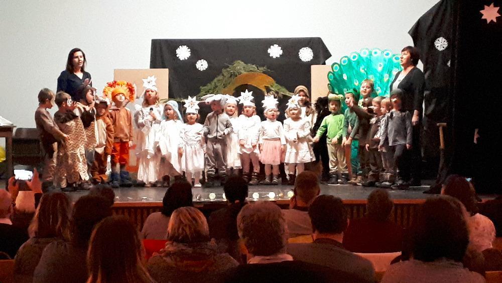 10 Řepnický zpravodaj č. 64 PROSINEC 2018 Dne 10. 12. 2018 naši žáci ZŠ vystoupili s kulturním programem na besídce pro důchodce a hned další den poté 11. 12. jsme uspořádali besídku pro rodiče, prarodiče a přátele školy.