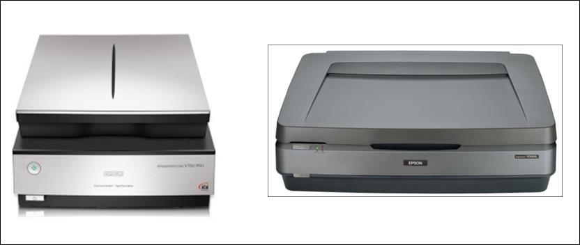 Obr. 8: Skenery Epson V750 (vlevo) a Epson 11000XL (vpravo) Skenování v transmisním a reflexním módu Filmy se nejčastěji skenují na stolních skenerech v transmisním módu, lze použít ale také reflexní