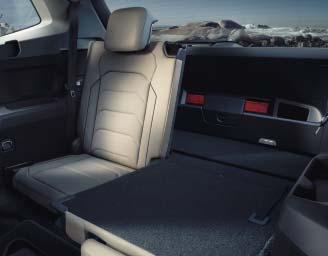 SO 04 05 Velkorysé prostorové poměry ve voze Tiguan Allspace zajišťují komfortní místo pro nohy i ve druhé řadě sedadel.
