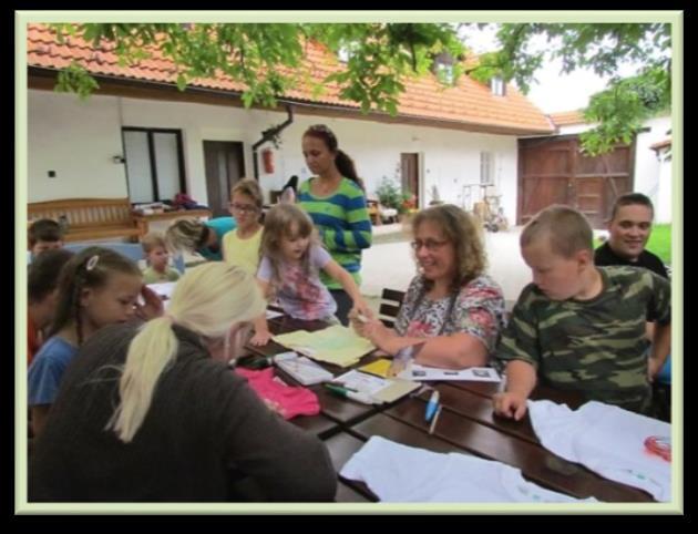 Tábor byl laděn výletově, děti se dostaly do míst, kam se se svým sourozencem s autismem mnohdy dostat nemohou, např. vyzkoušely si cestu po Vltavě z Vyššího brodu do Českého Krumlova.