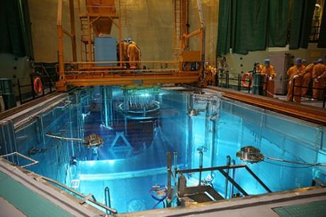 reaktoru instalace Sanmen I T 1/2 ( 238 U) = 4,51 10 9 r, T
